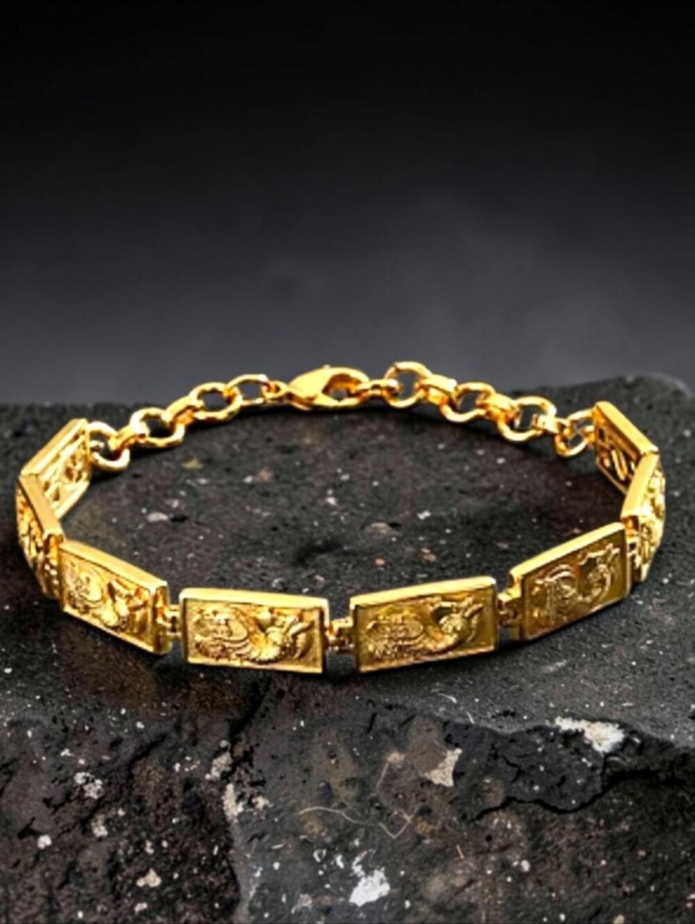 Dragon Crest Bracelet in 18K YG Plated Bronze (7.25 In)